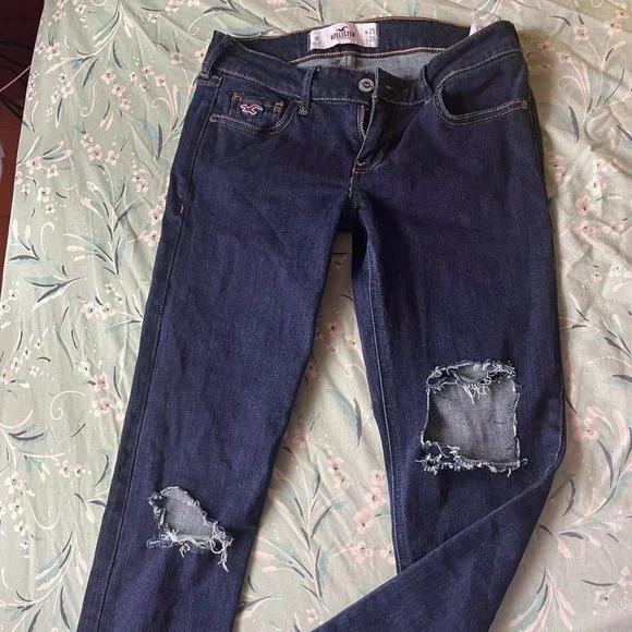 Low rise Hollister distressed jeans - Picture 1 of 5